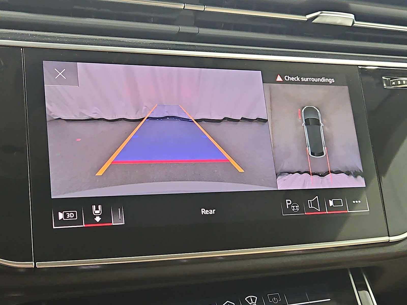 Thumbnail: 2023 Audi Q8 - 32