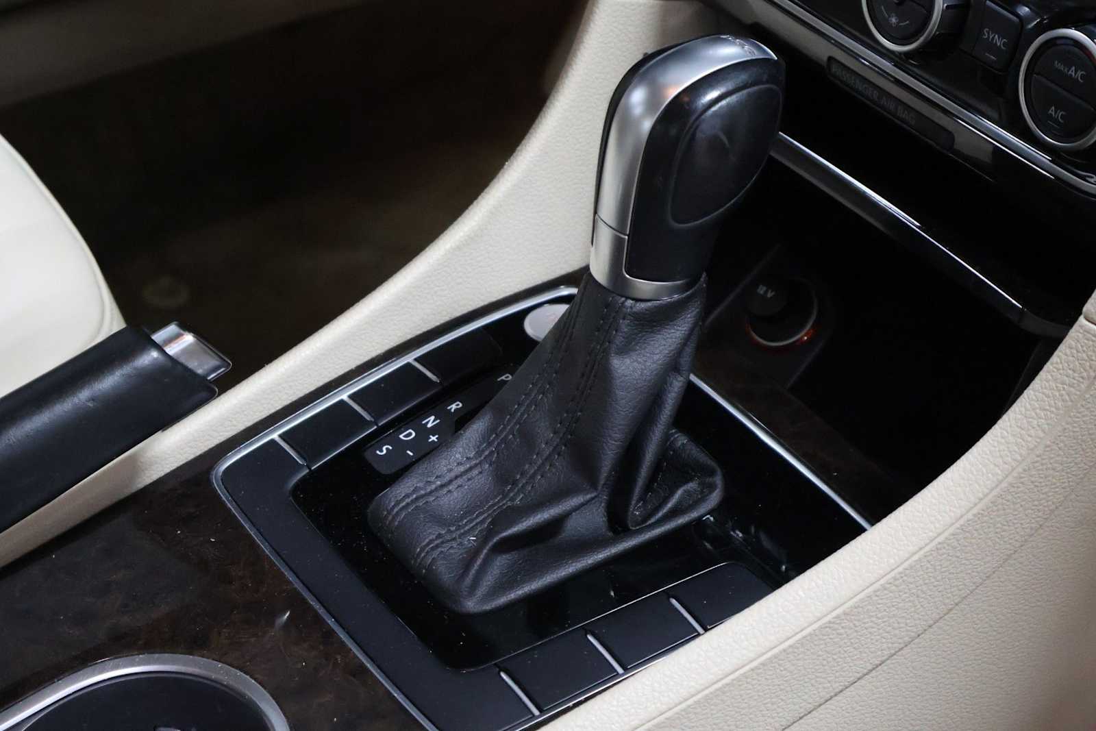 Thumbnail: 2015 Volkswagen Passat - 19