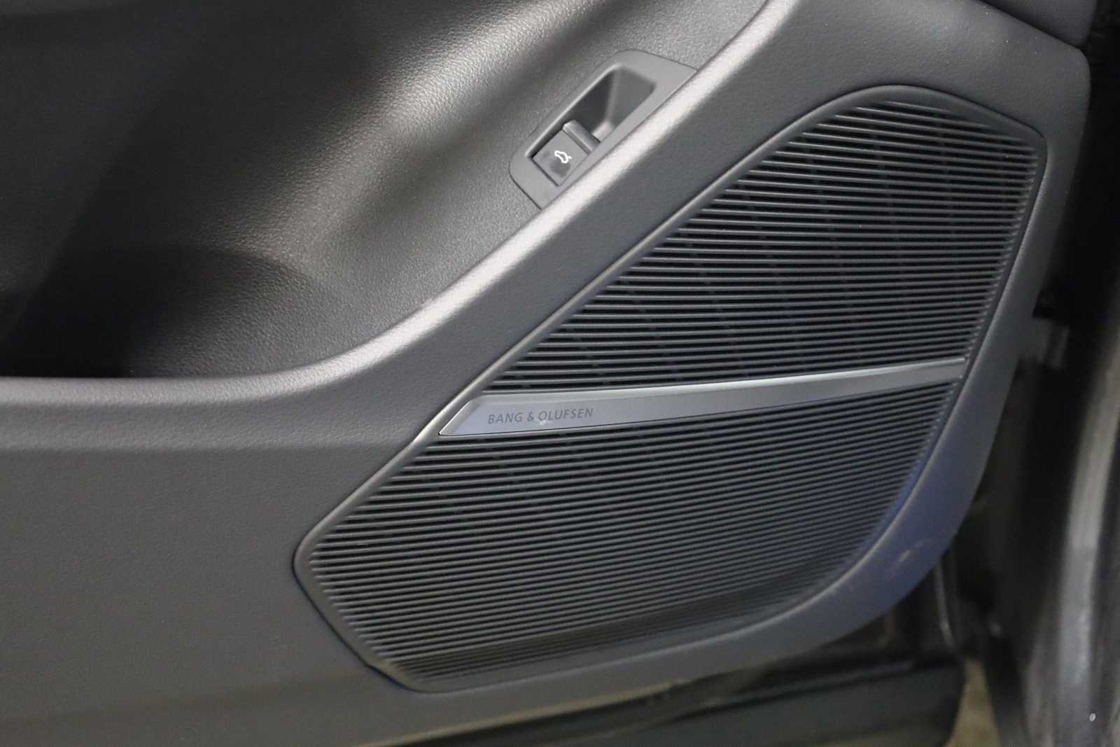 Thumbnail: 2026 Audi Q8 - 17