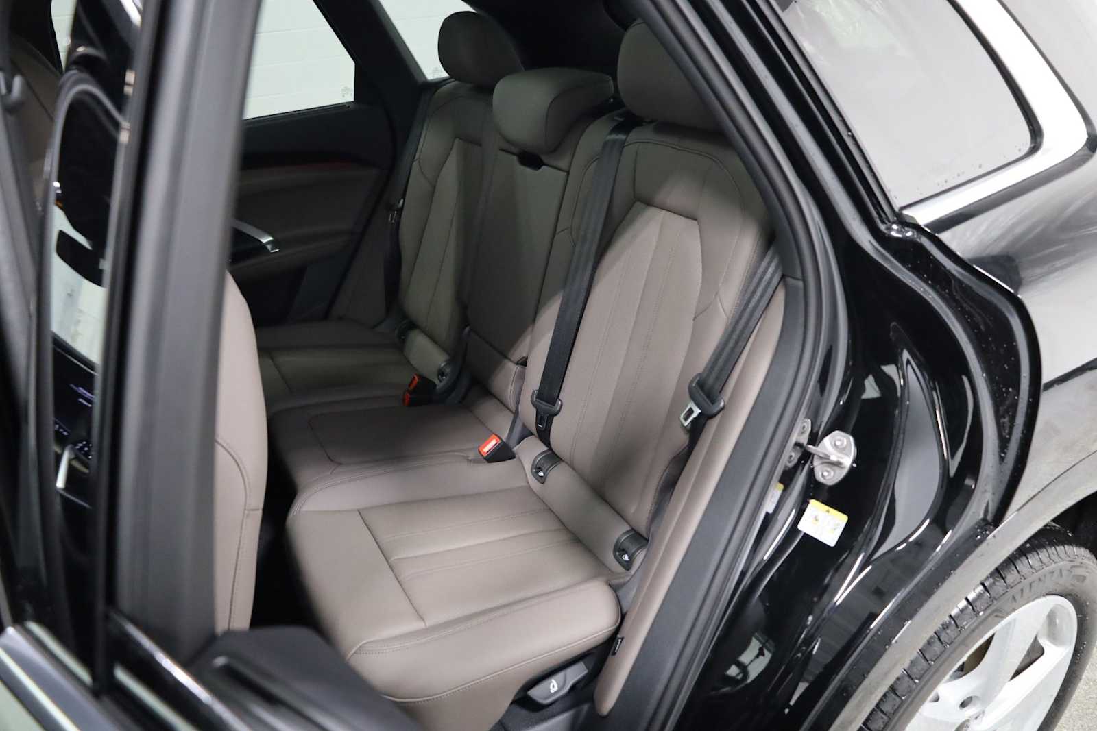 Thumbnail: 2025 Audi Q5 - 33