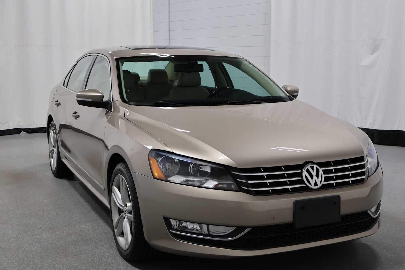 Thumbnail: 2015 Volkswagen Passat - 13