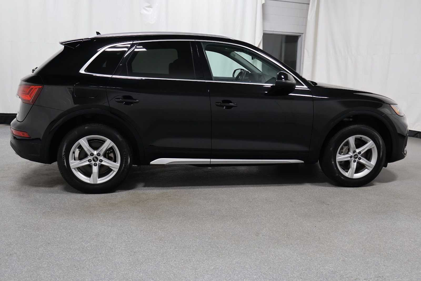 Thumbnail: 2023 Audi Q5 - 10