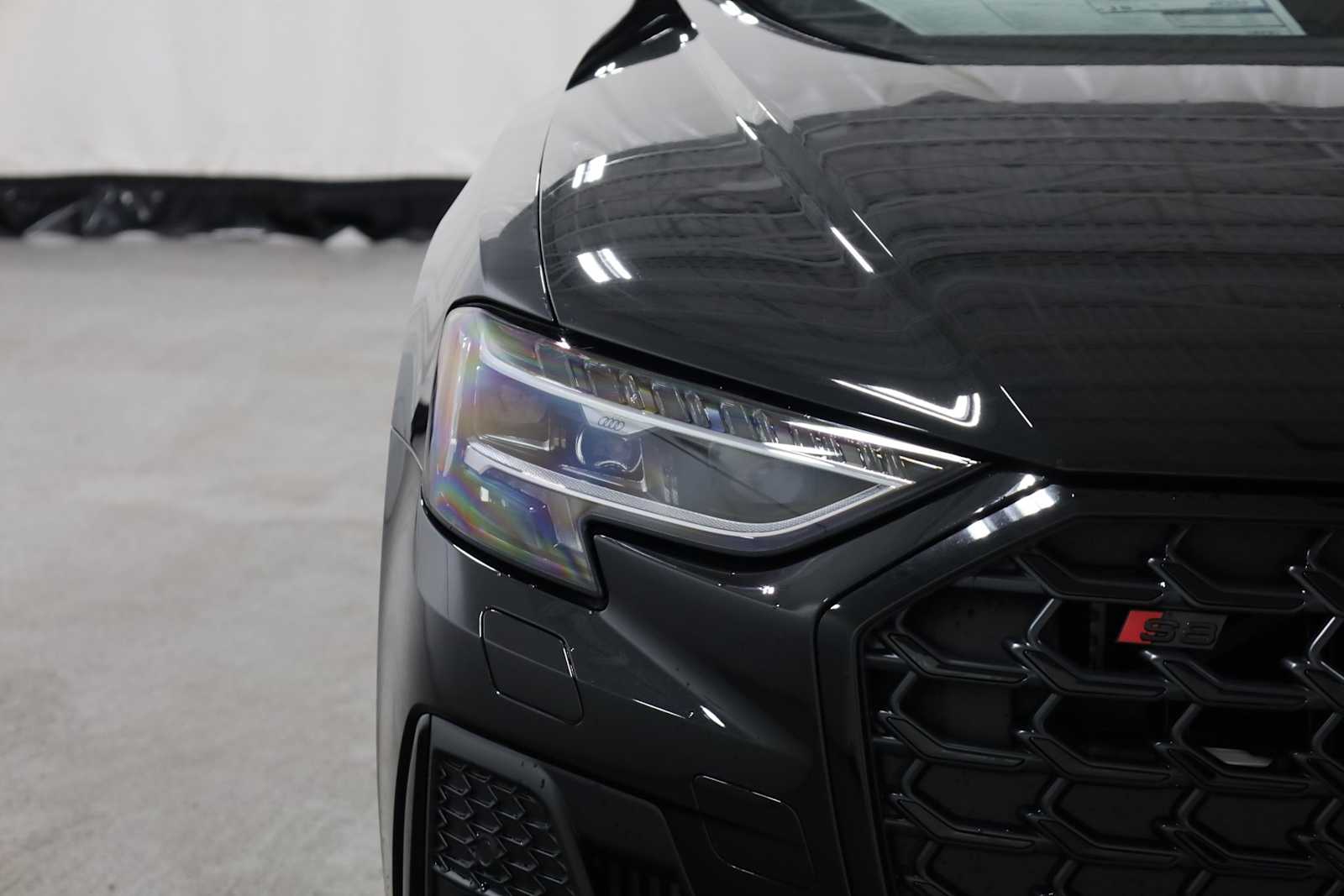 Thumbnail: 2025 Audi S8 - 15