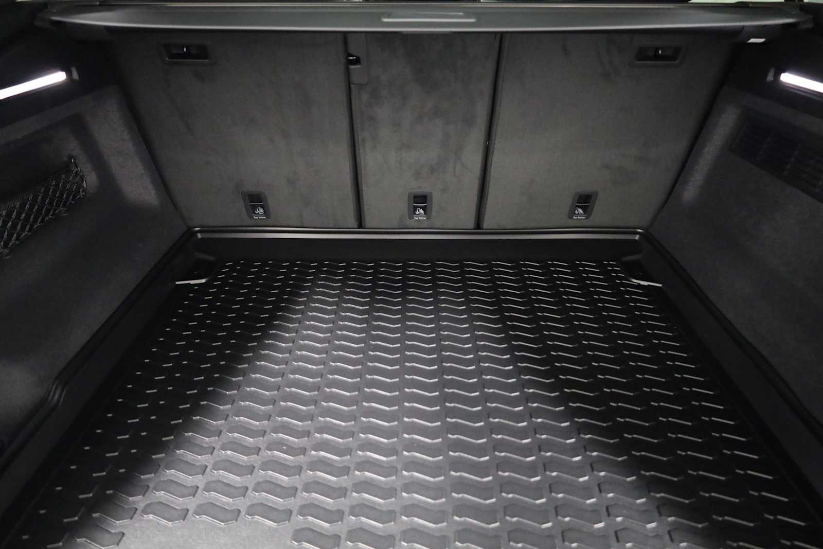 Thumbnail: 2025 Audi Q8 - 37