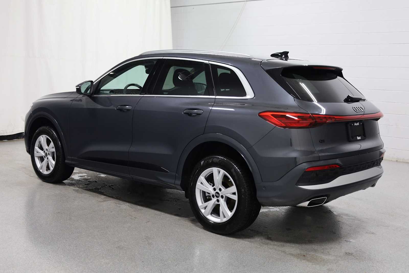 Thumbnail: 2025 Audi Q5 - 3