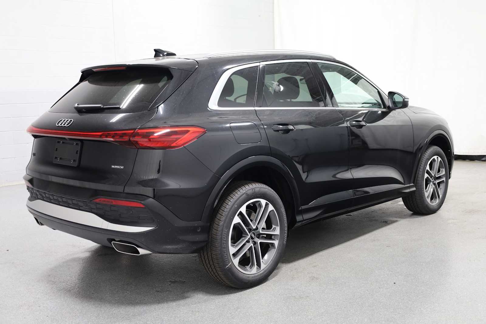 Thumbnail: 2025 Audi Q5 - 9