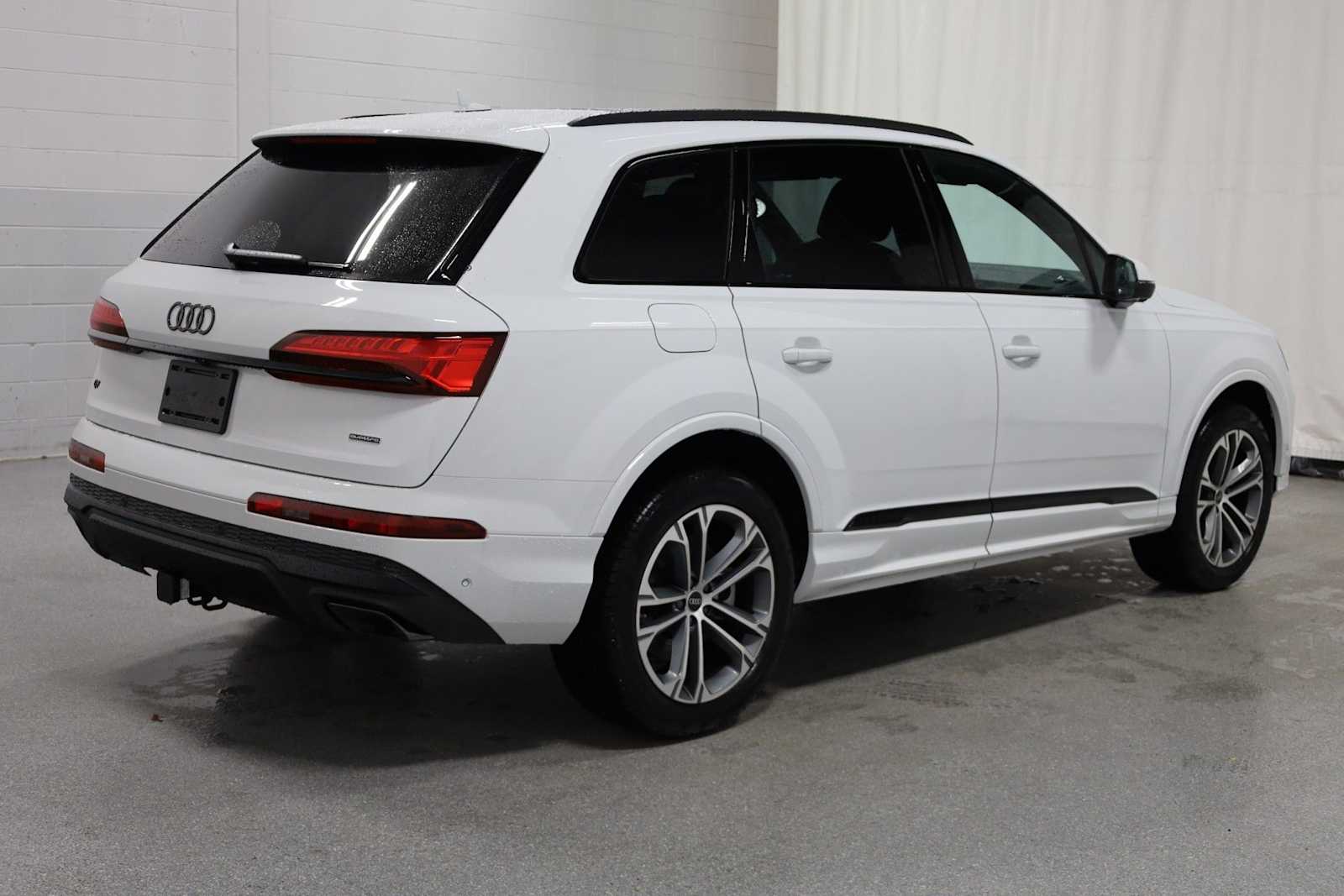 Thumbnail: 2026 Audi Q7 - 9