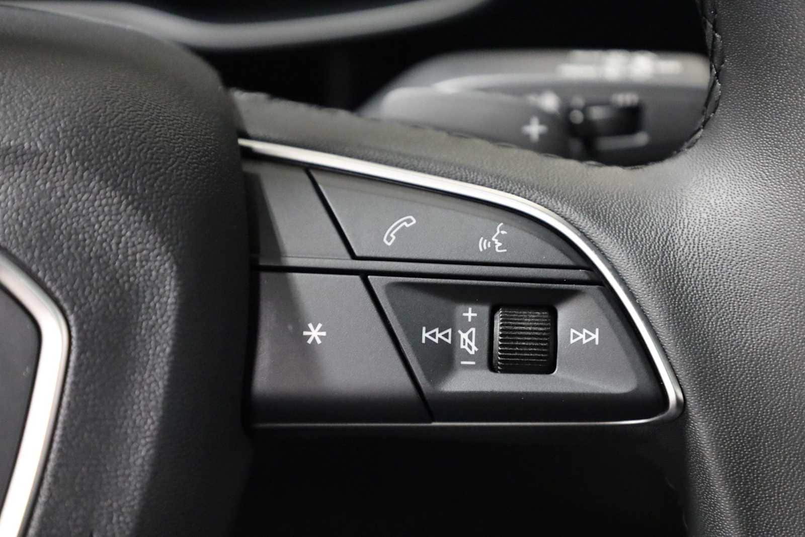 Thumbnail: 2025 Audi Q3 - 25