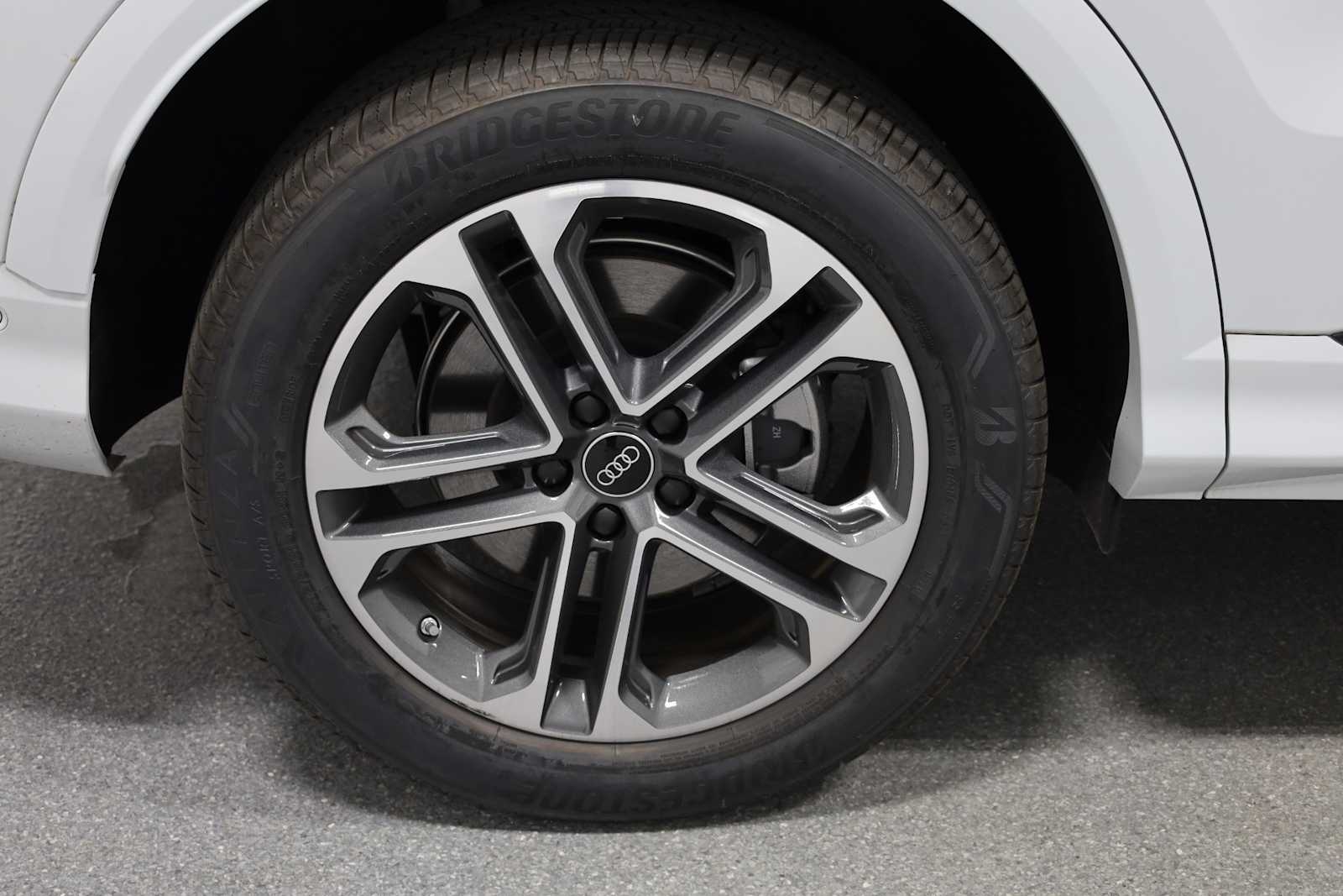 Thumbnail: 2025 Audi Q5 - 36