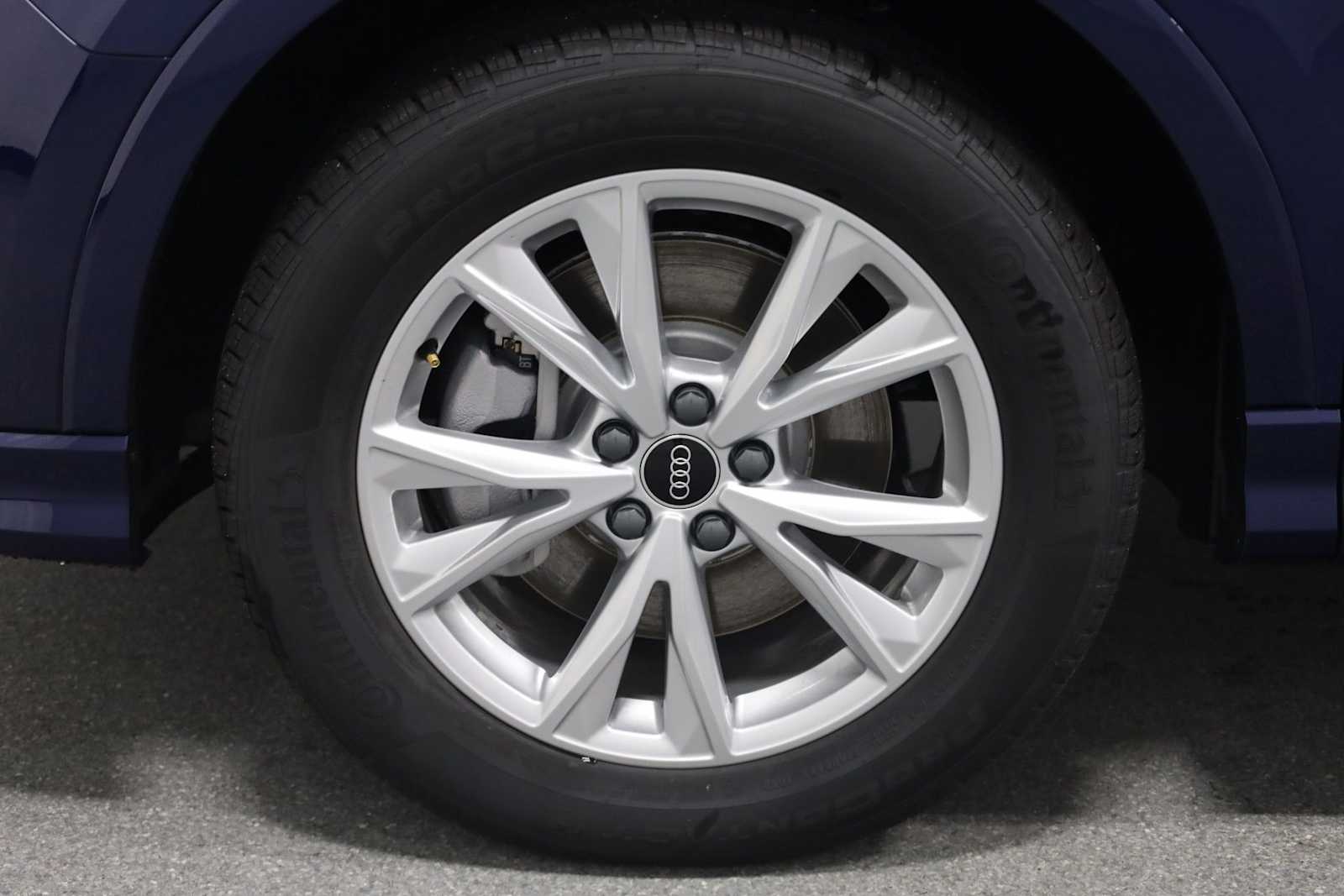 Thumbnail: 2025 Audi Q3 - 36