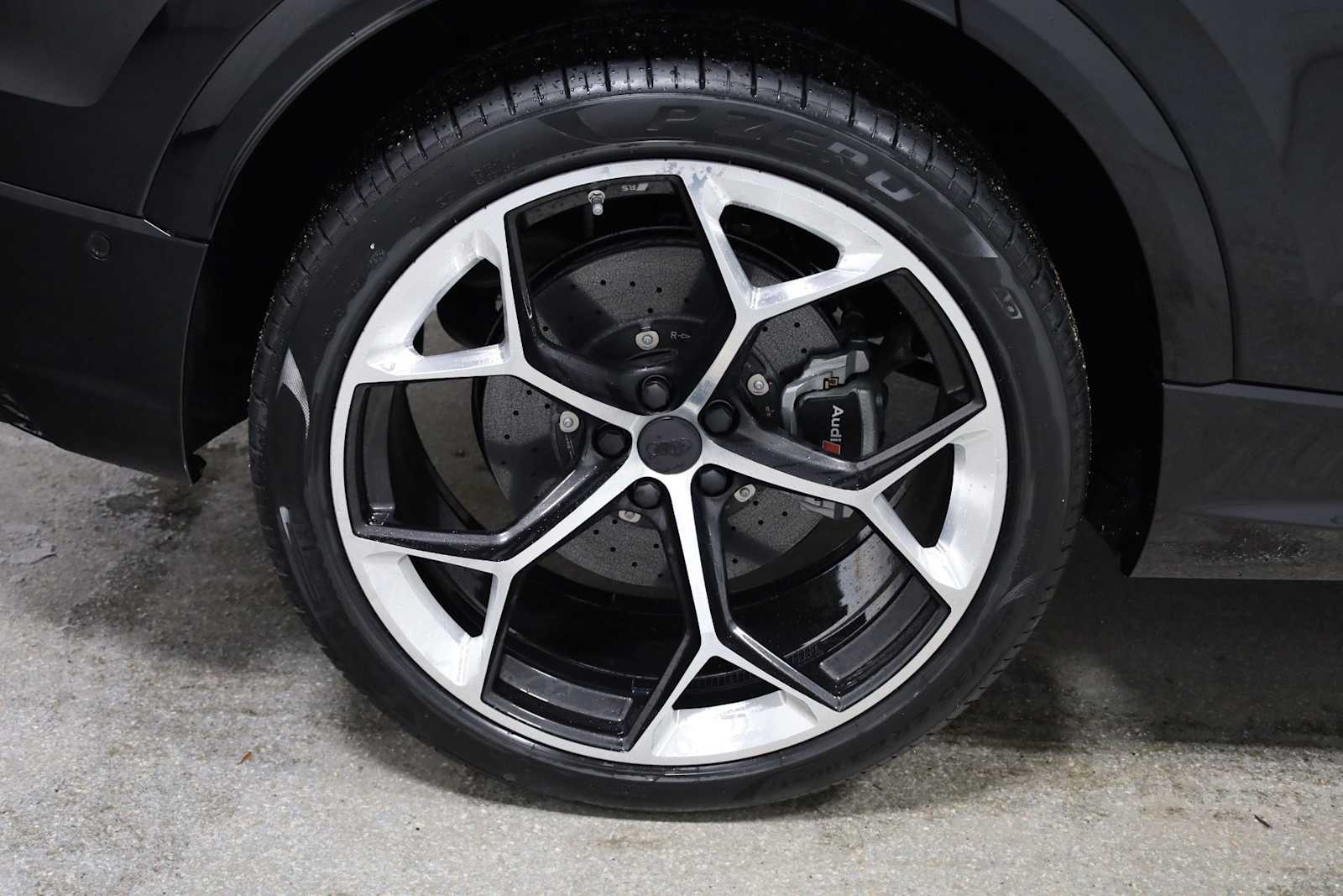 Thumbnail: 2026 Audi RS Q8 - 35