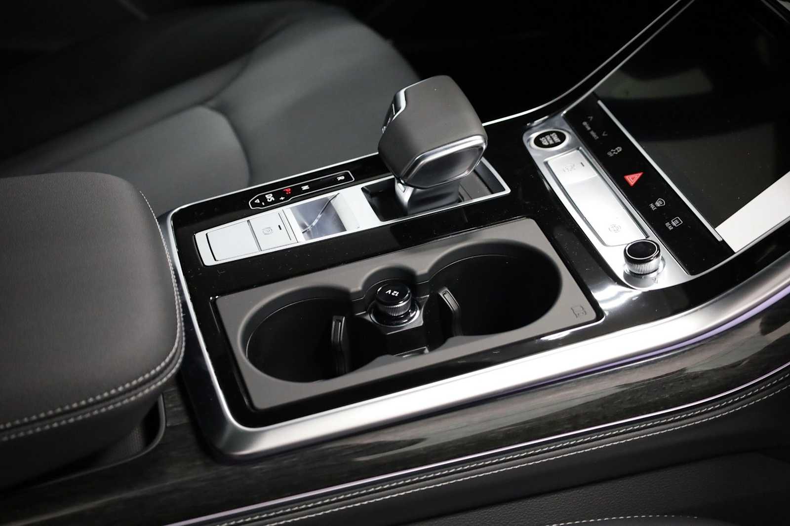 Thumbnail: 2026 Audi Q8 - 20