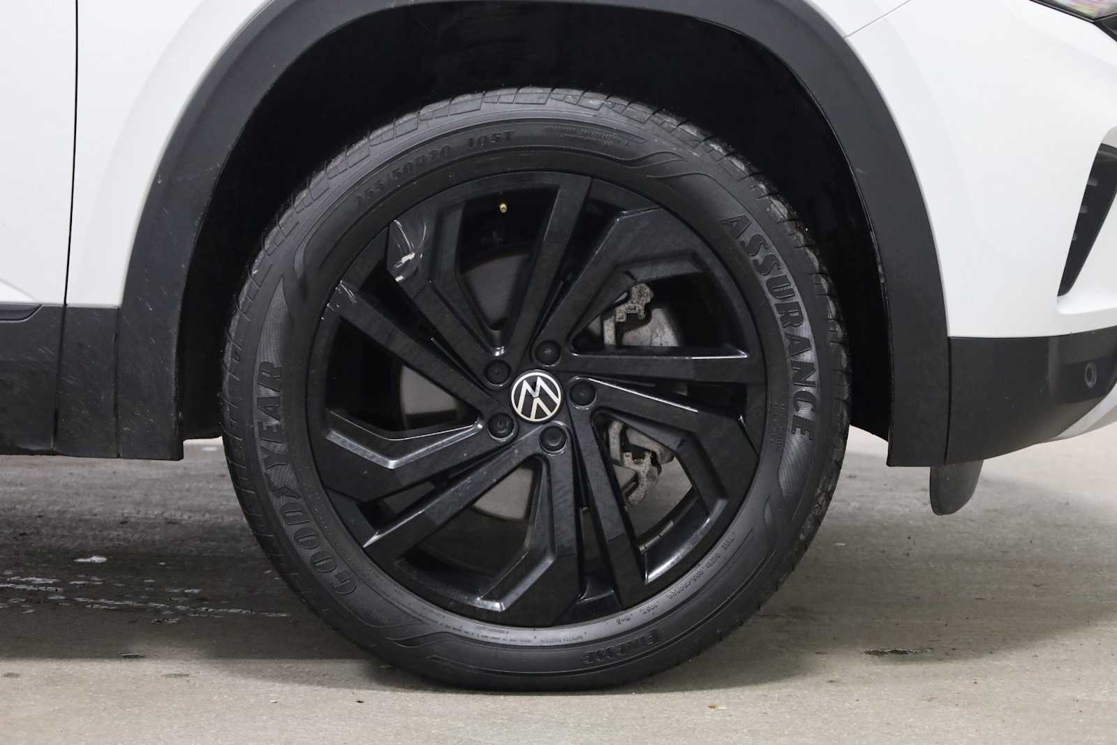 Thumbnail: 2023 Volkswagen Atlas - 12