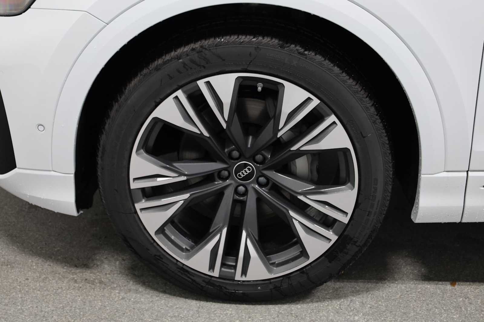 Thumbnail: 2026 Audi Q8 - 37