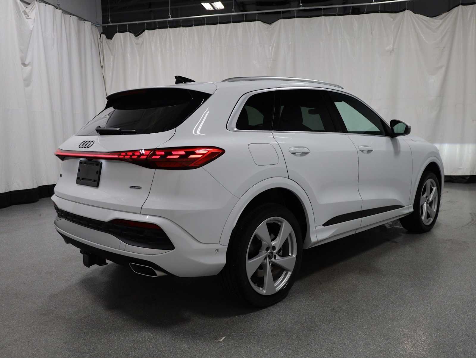 Thumbnail: 2025 Audi Q5 - 9