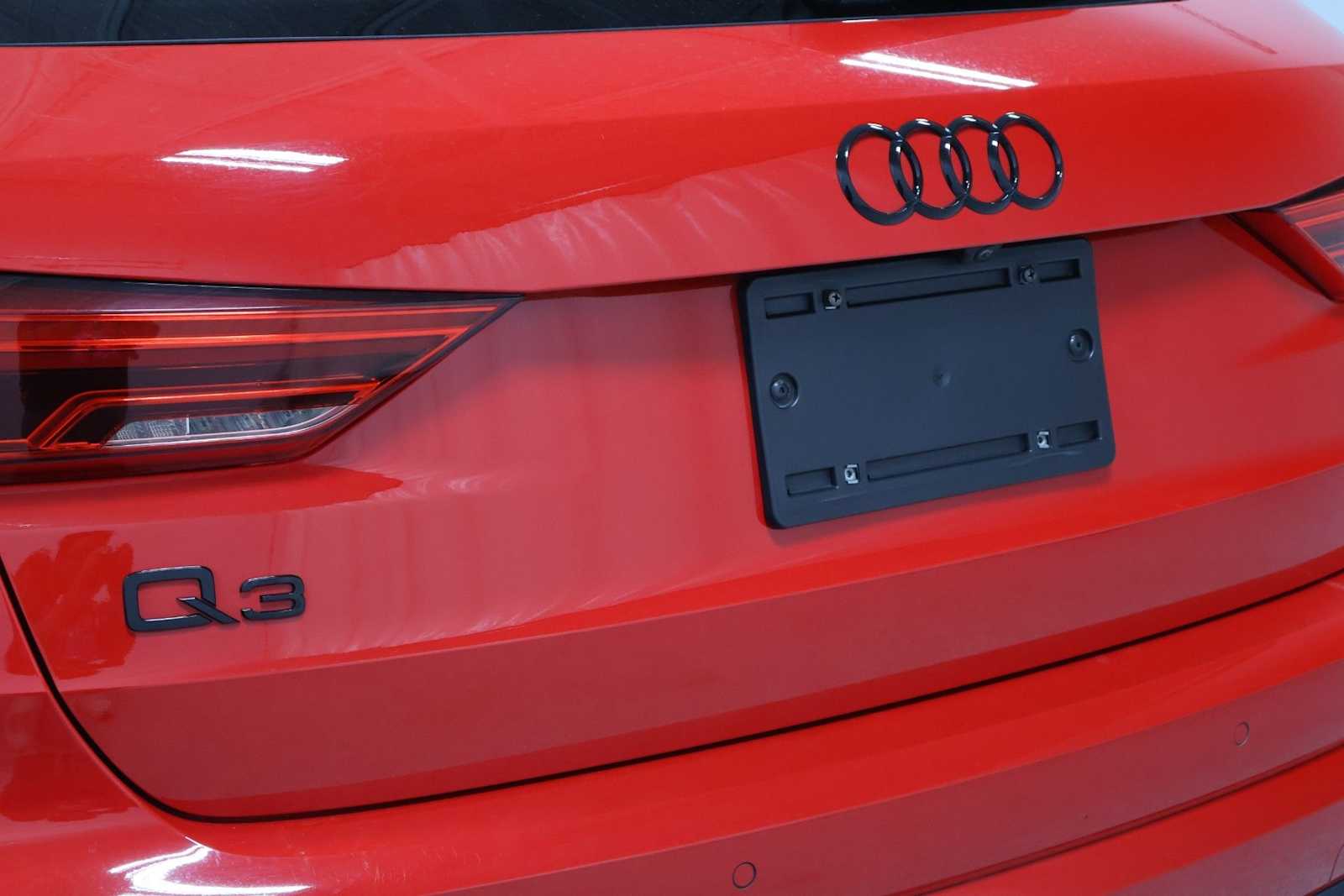 Thumbnail: 2023 Audi Q3 - 8