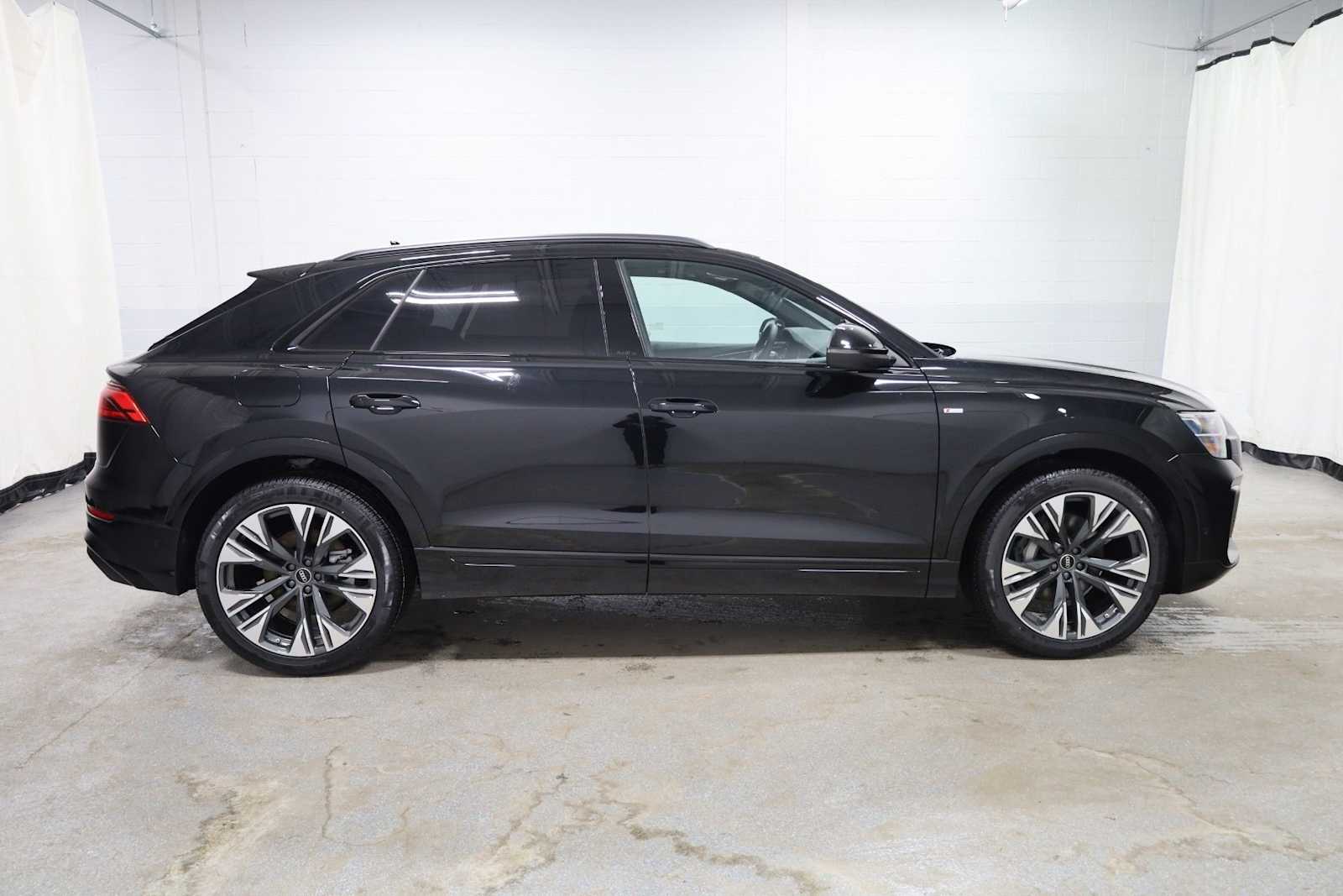 Thumbnail: 2026 Audi Q8 - 10