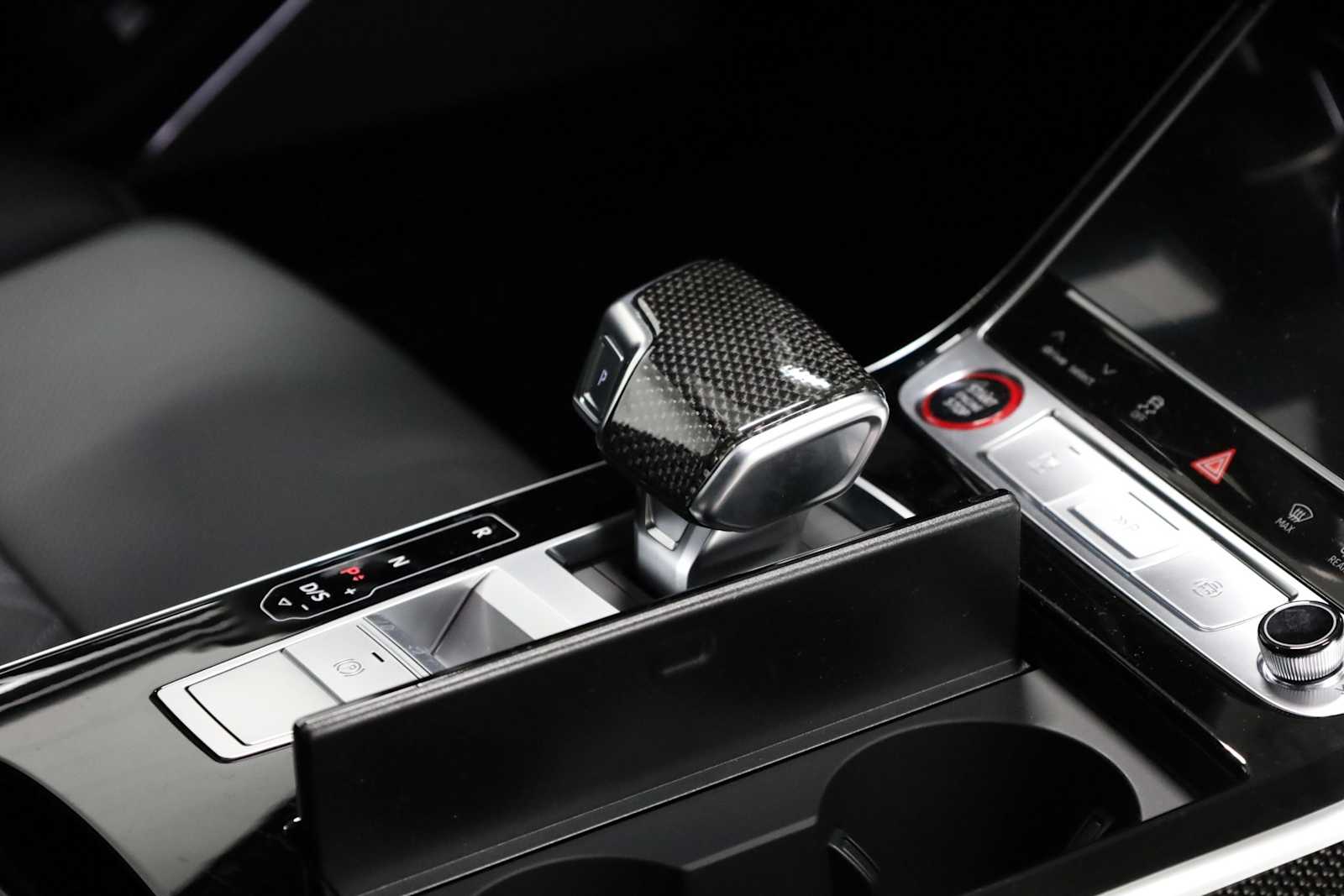 Thumbnail: 2025 Audi S8 - 21