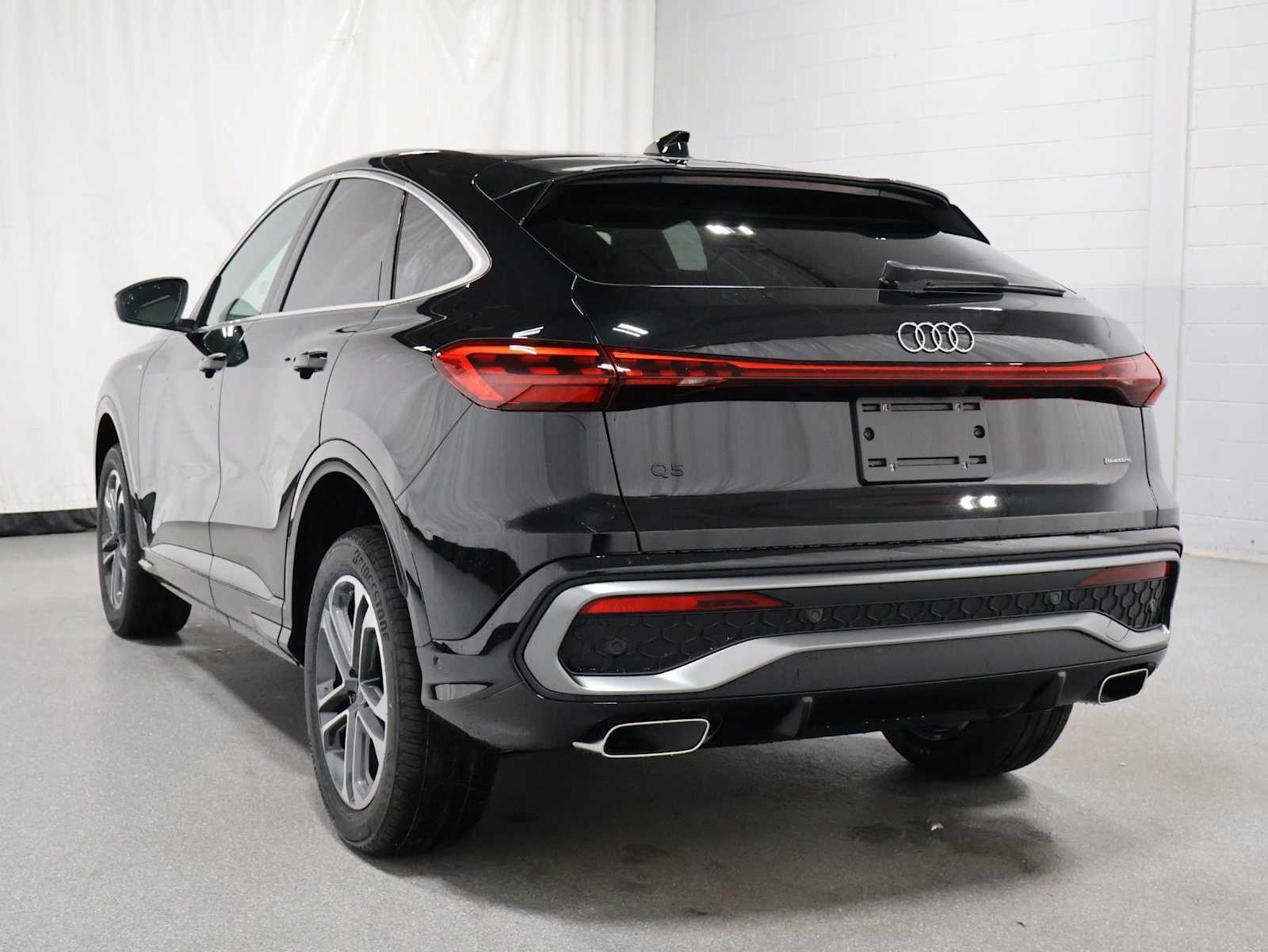 Thumbnail: 2026 Audi Q5 - 3
