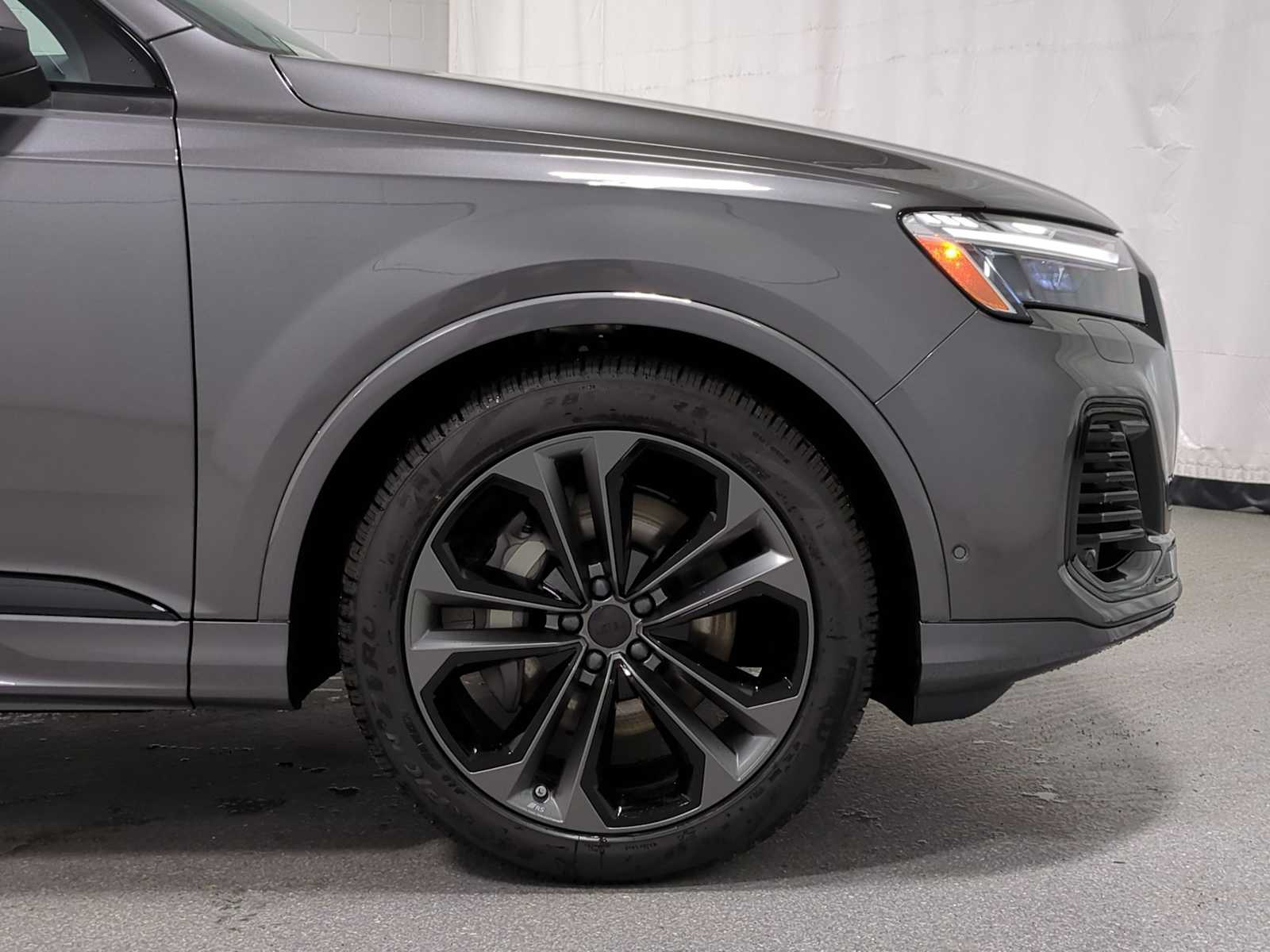 Thumbnail: 2026 Audi Q7 - 11