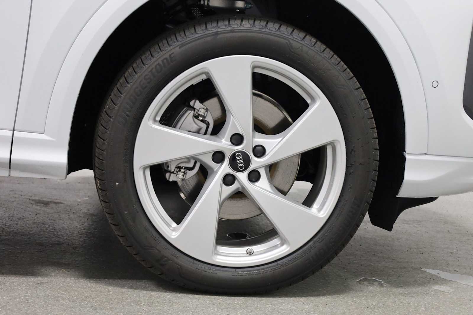 Thumbnail: 2025 Audi Q5 - 12