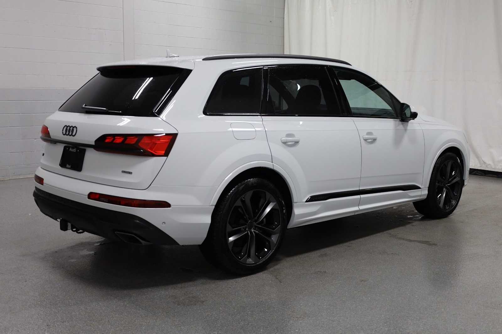Thumbnail: 2026 Audi Q7 - 9