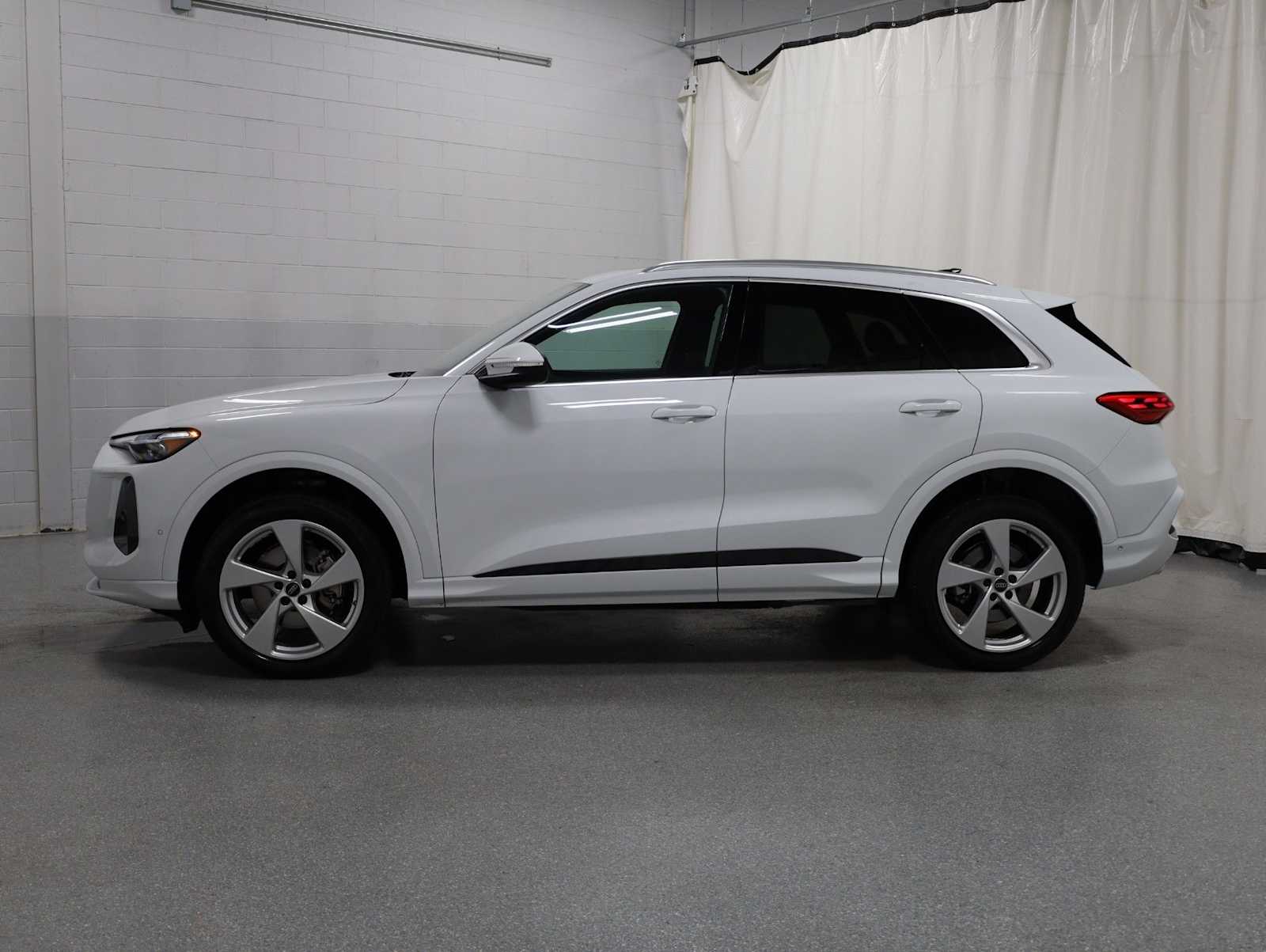 Thumbnail: 2025 Audi Q5 - 2