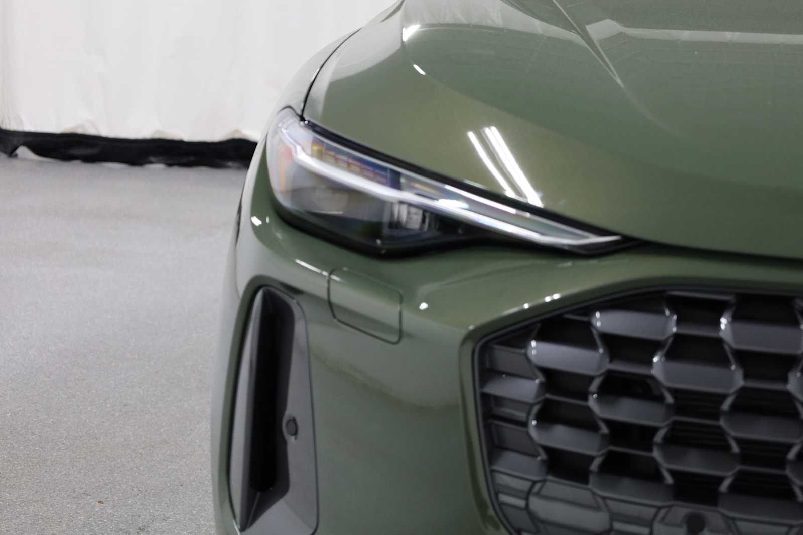 Thumbnail: 2025 Audi Q5 - 15