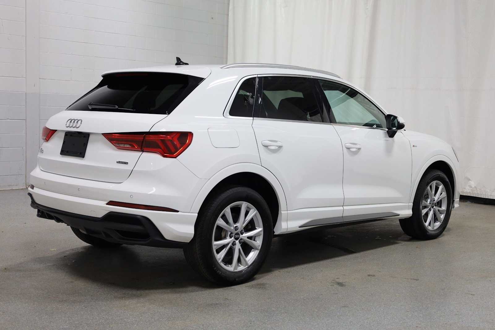 Thumbnail: 2023 Audi Q3 - 9