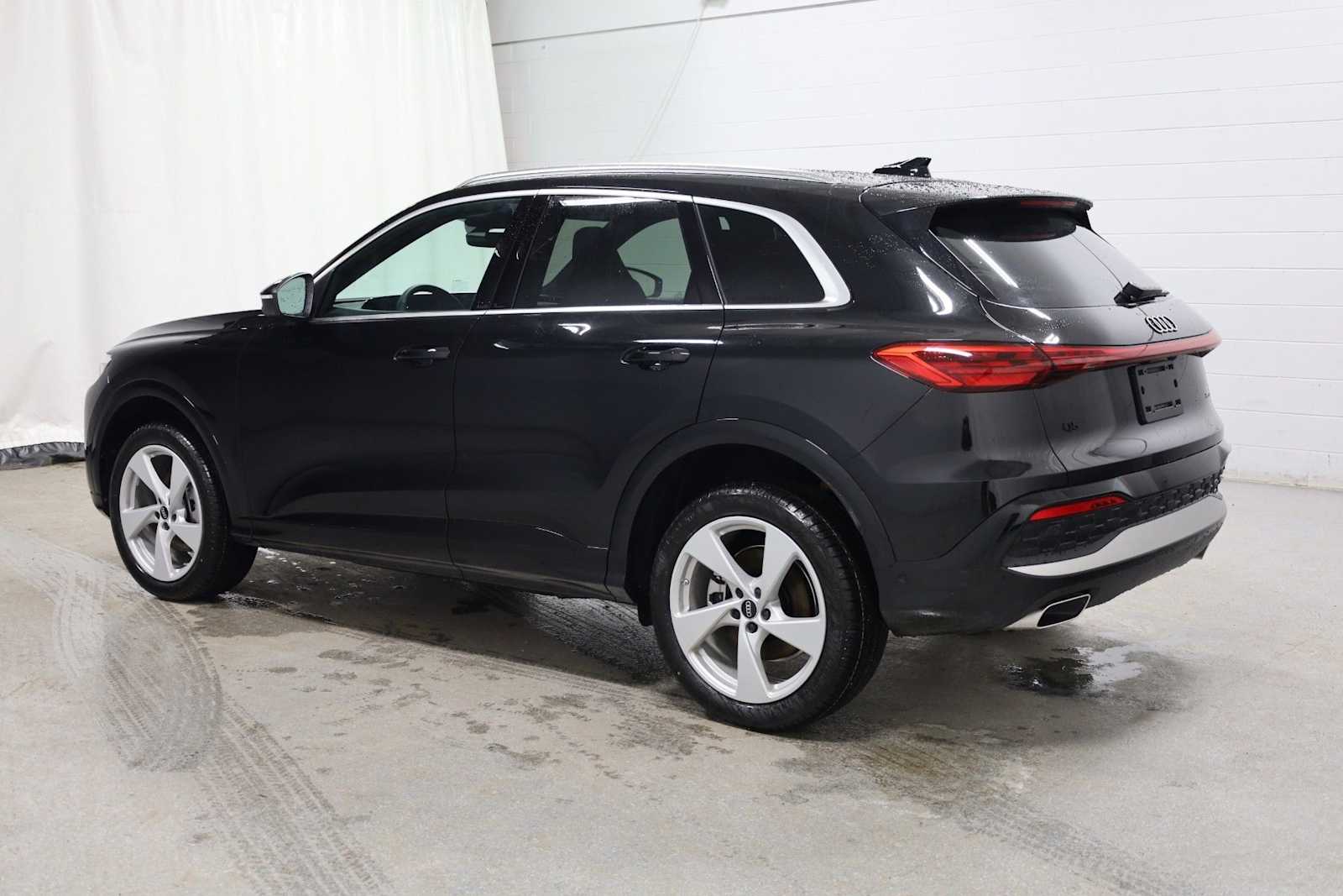 Thumbnail: 2025 Audi Q5 - 3