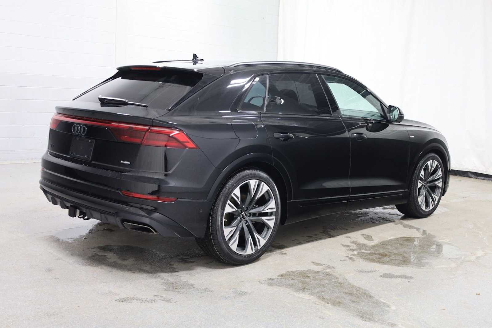 Thumbnail: 2026 Audi Q8 - 9