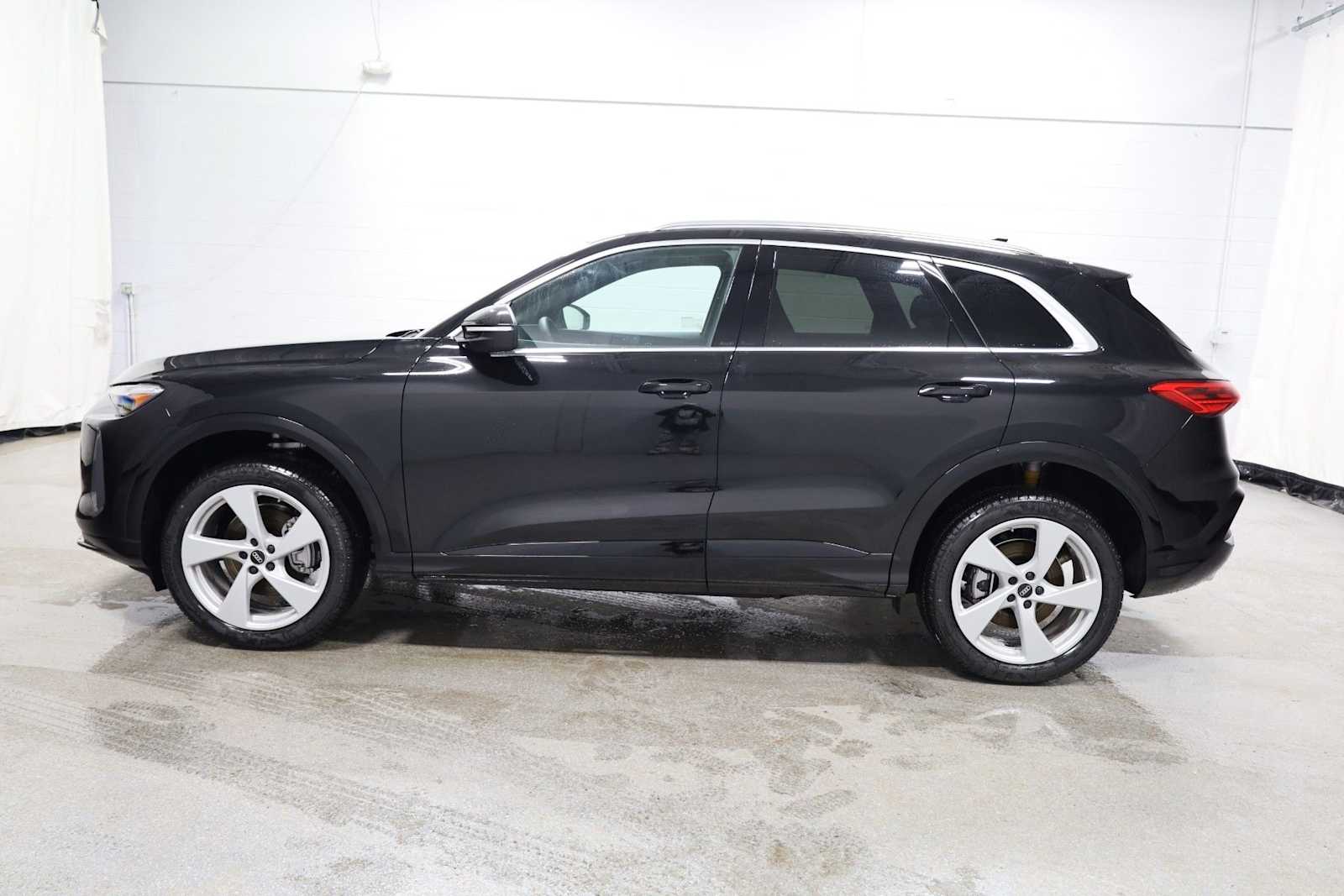 Thumbnail: 2025 Audi Q5 - 2