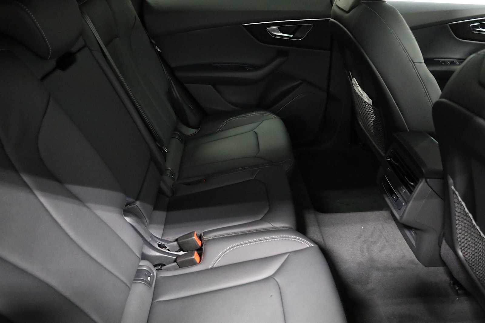 Thumbnail: 2025 Audi Q8 - 33