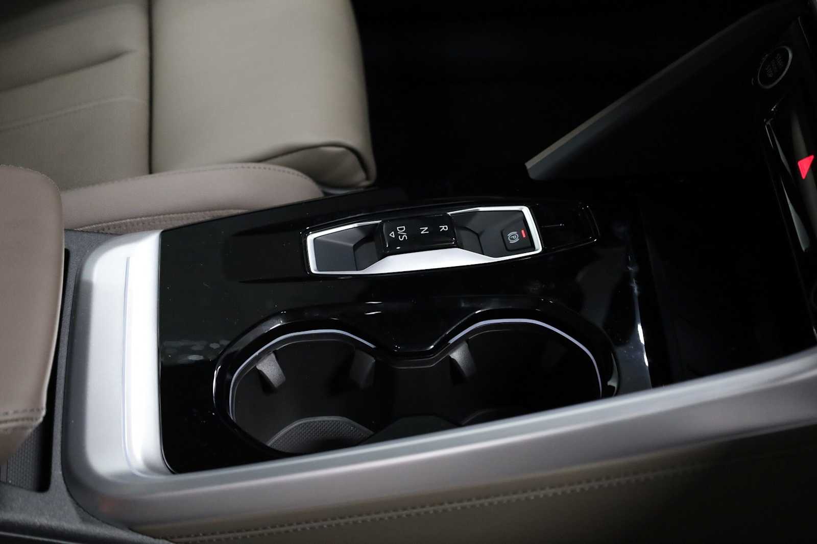 Thumbnail: 2025 Audi Q5 - 20