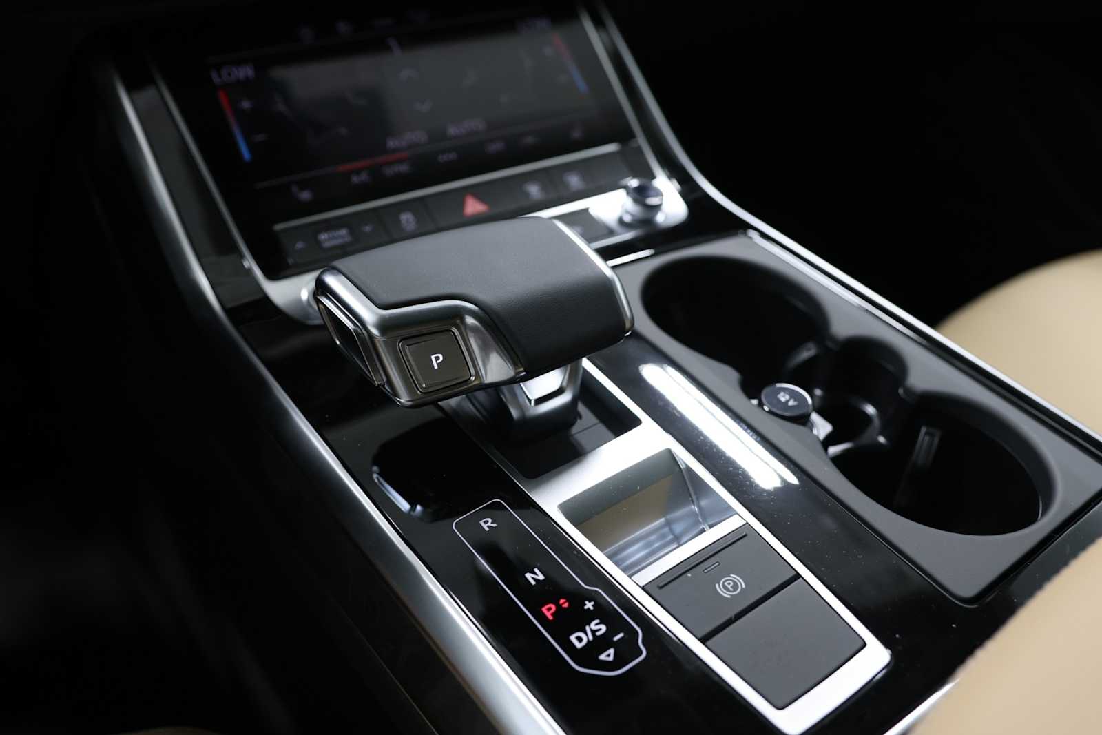 Thumbnail: 2025 Audi Q8 - 27