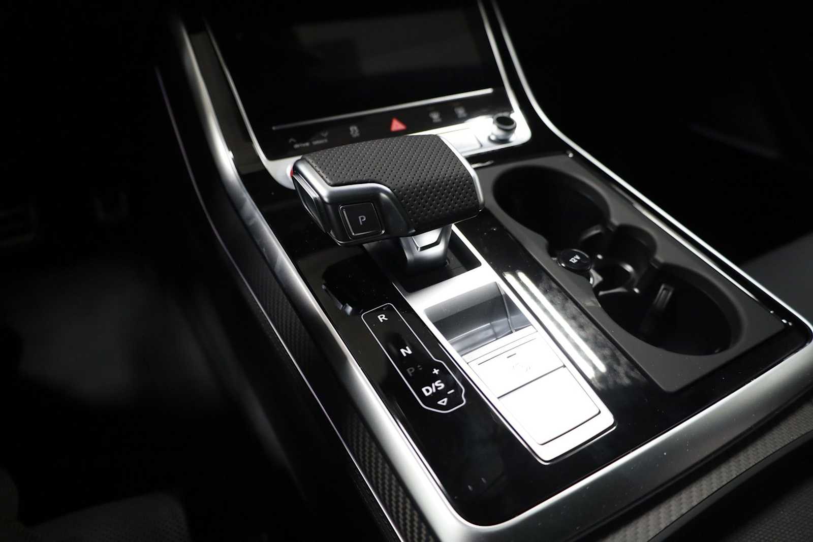 Thumbnail: 2026 Audi RS Q8 - 26