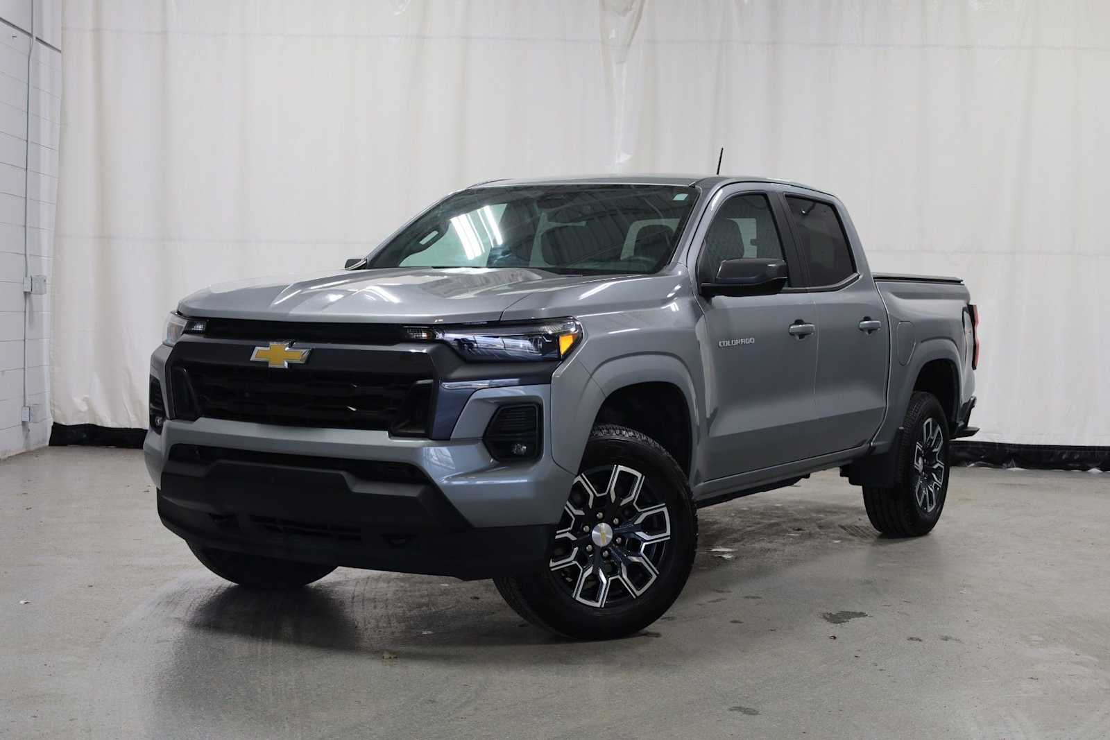 Thumbnail: 2023 Chevrolet Colorado - 36