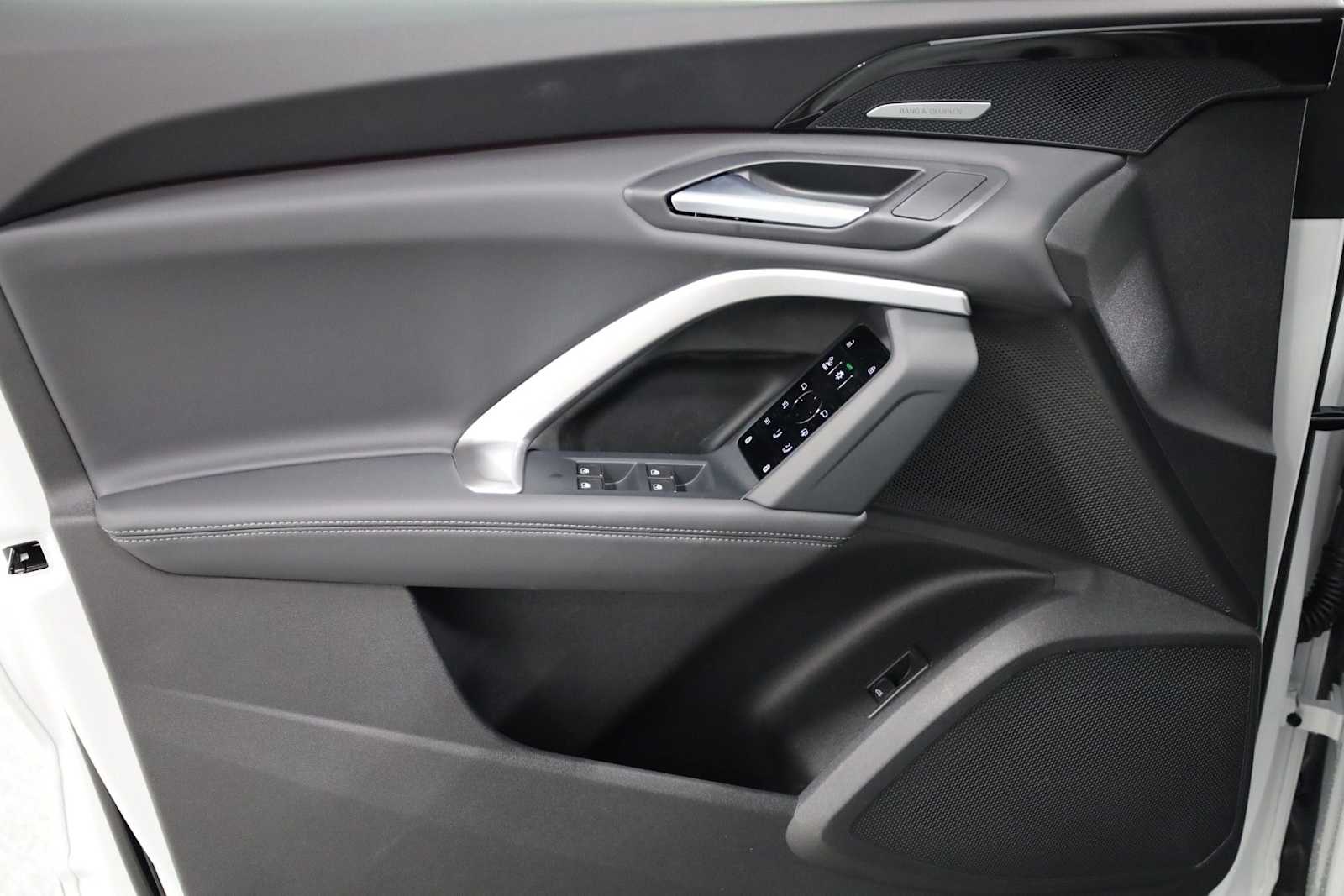 Thumbnail: 2025 Audi Q5 - 16