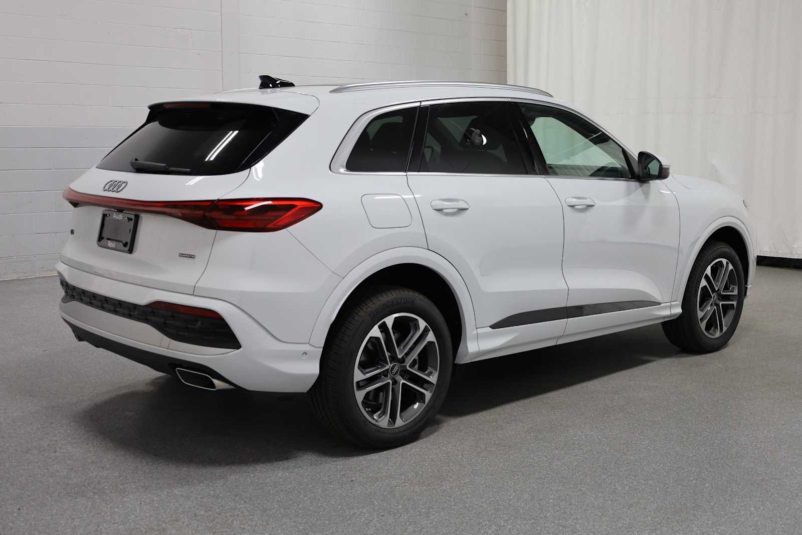 Thumbnail: 2025 Audi Q5 - 9