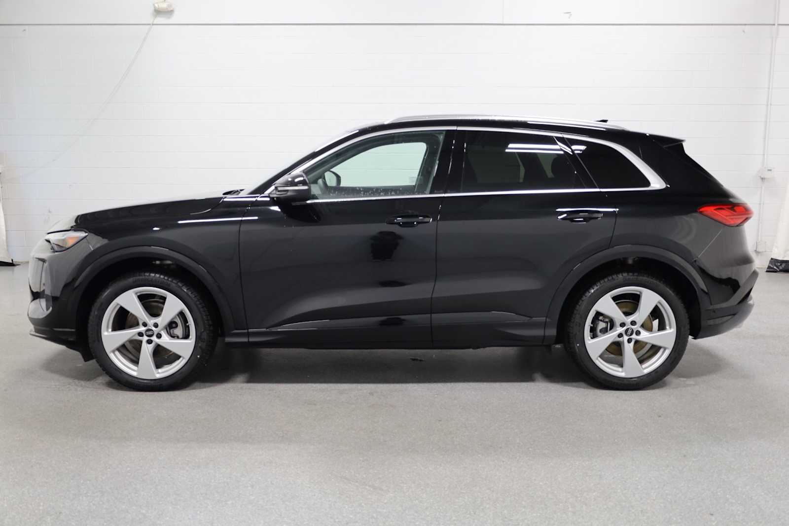 Thumbnail: 2025 Audi Q5 - 2