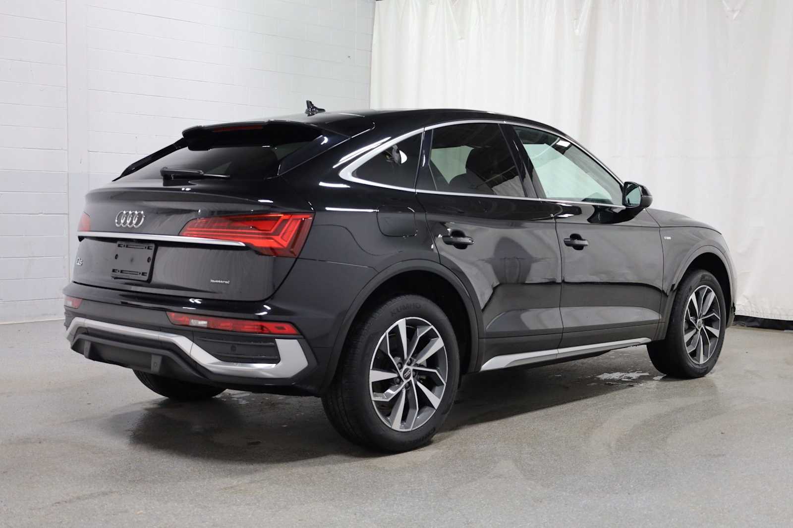 Thumbnail: 2023 Audi Q5 - 9