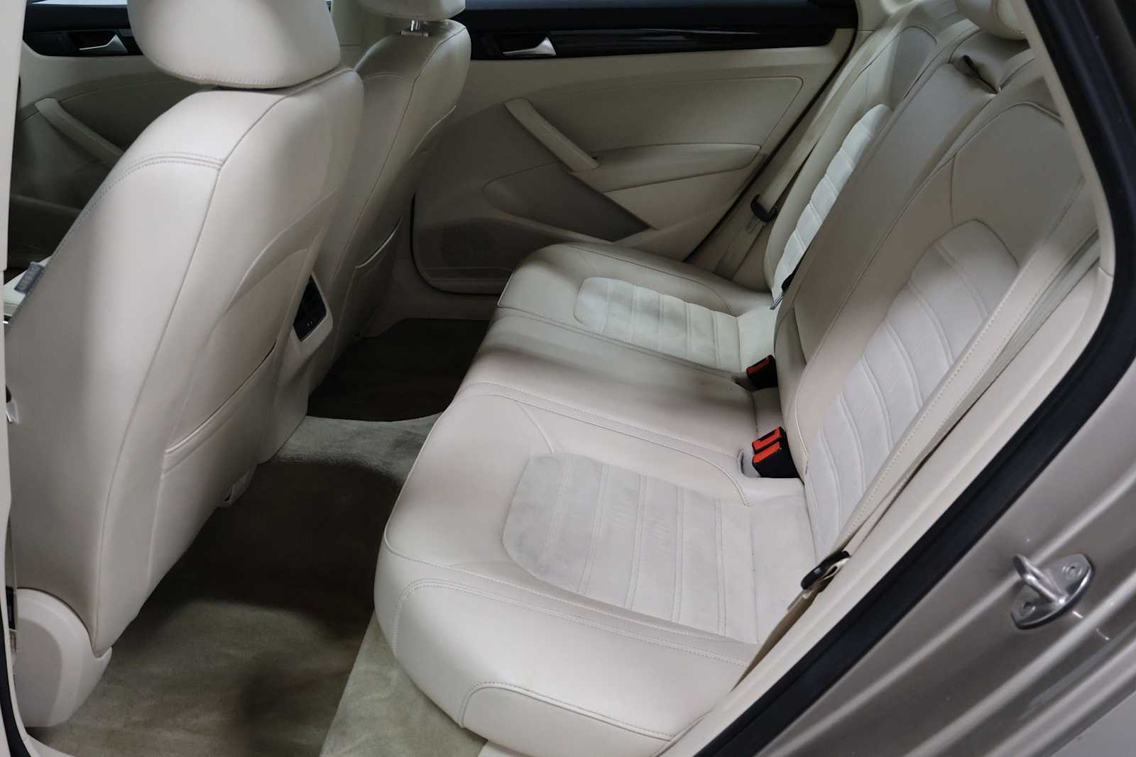 Thumbnail: 2015 Volkswagen Passat - 32