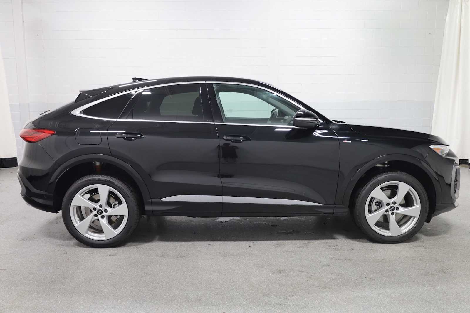 Thumbnail: 2025 Audi Q5 - 10