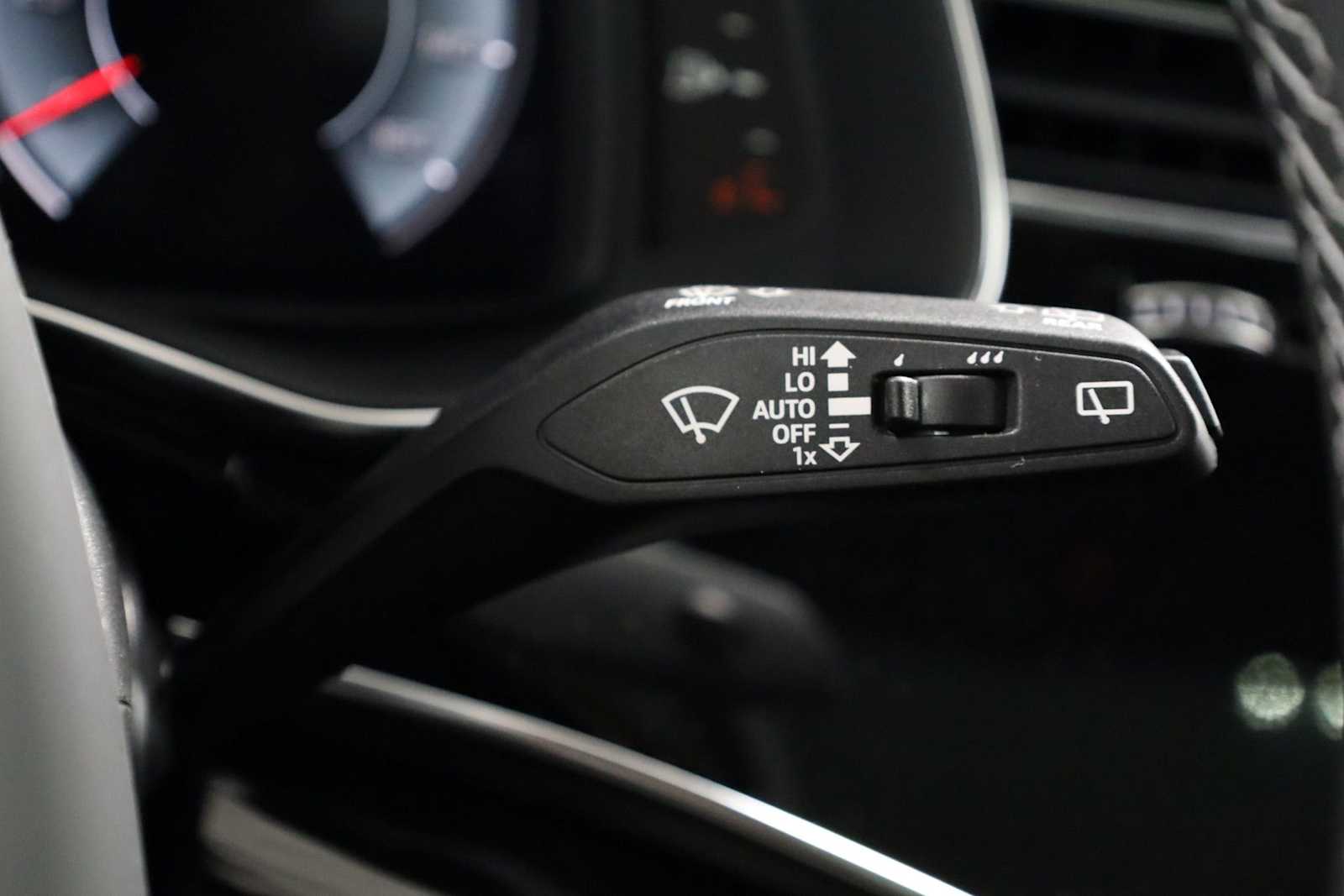 Thumbnail: 2026 Audi Q8 - 28