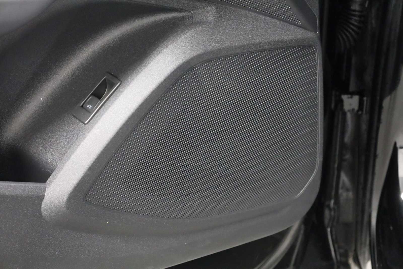 Thumbnail: 2025 Audi Q5 - 17