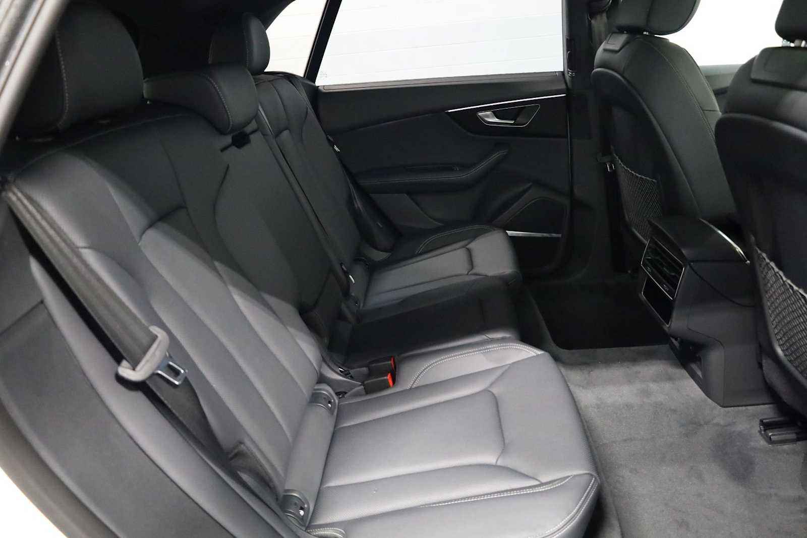 Thumbnail: 2026 Audi Q8 - 34