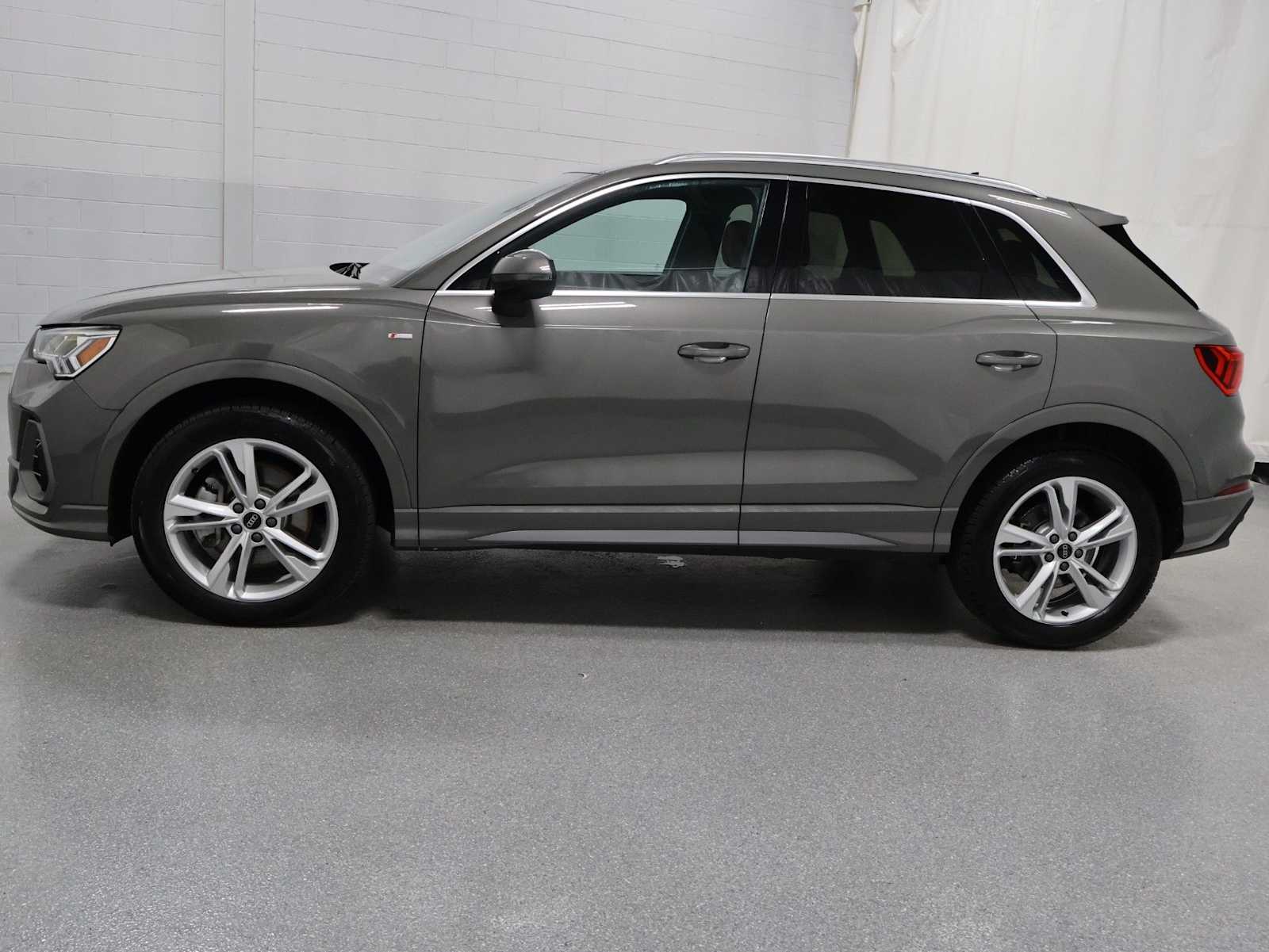 Thumbnail: 2023 Audi Q3 - 2