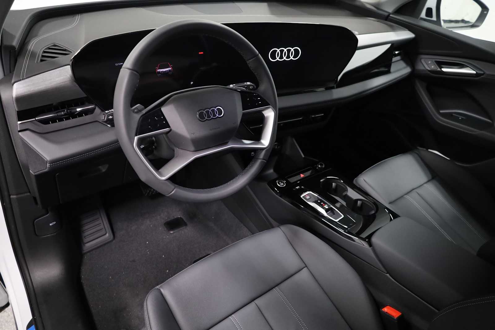 Thumbnail: 2025 Audi Q6 e-tron - 4