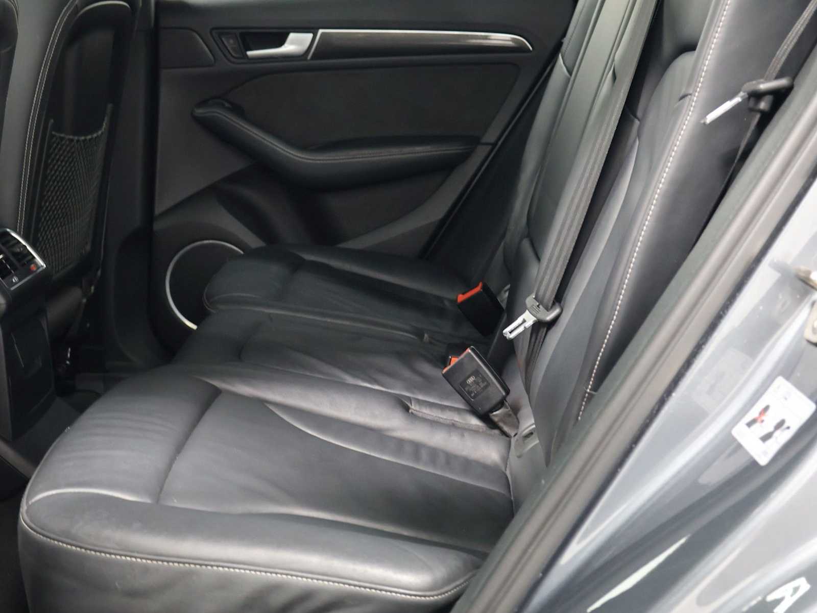 Thumbnail: 2016 Audi SQ5 - 33