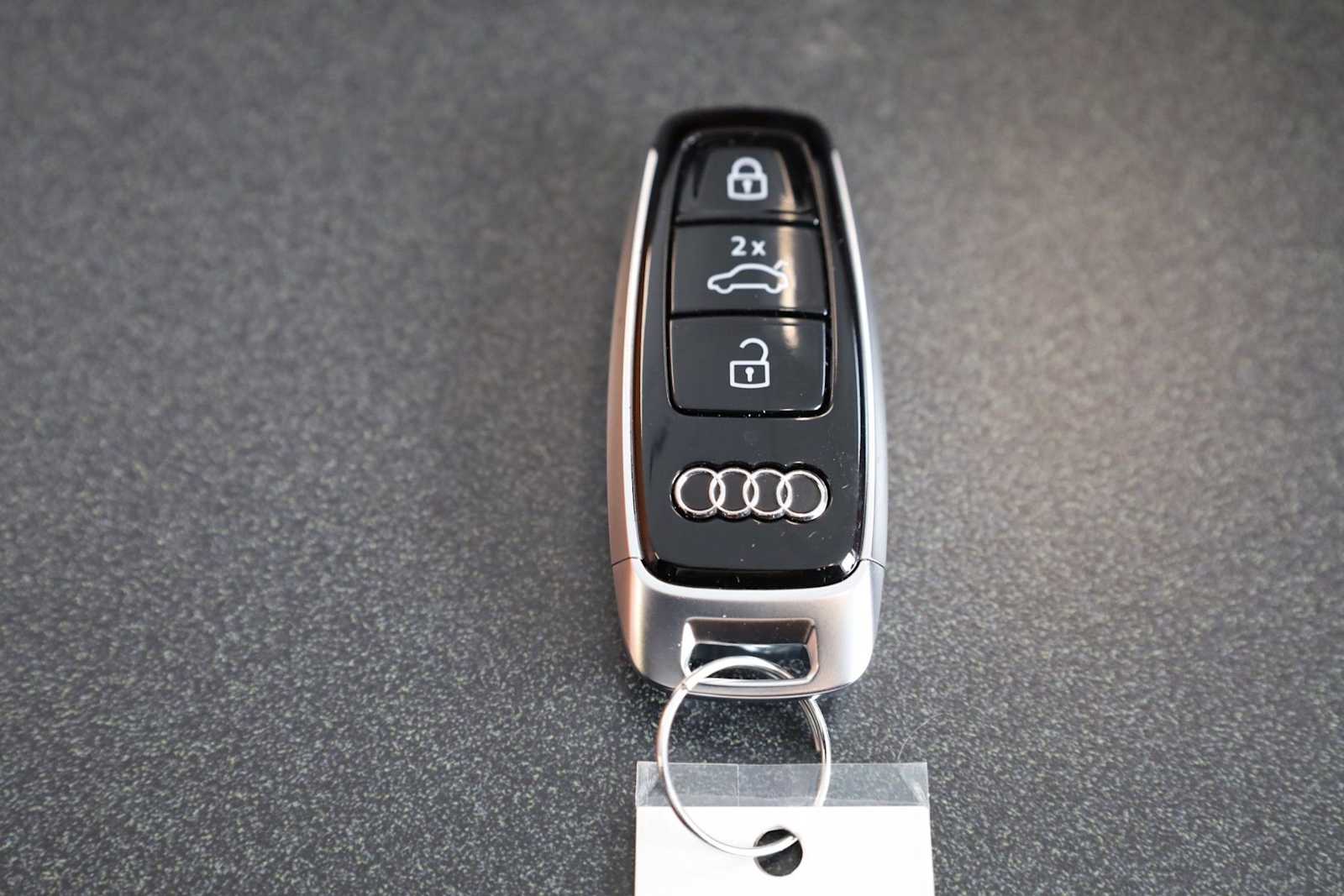 Thumbnail: 2026 Audi Q8 - 40